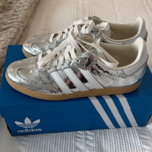 Adidas Womens Silver Samba Shoes - sz 8 - Picture 3 of 4